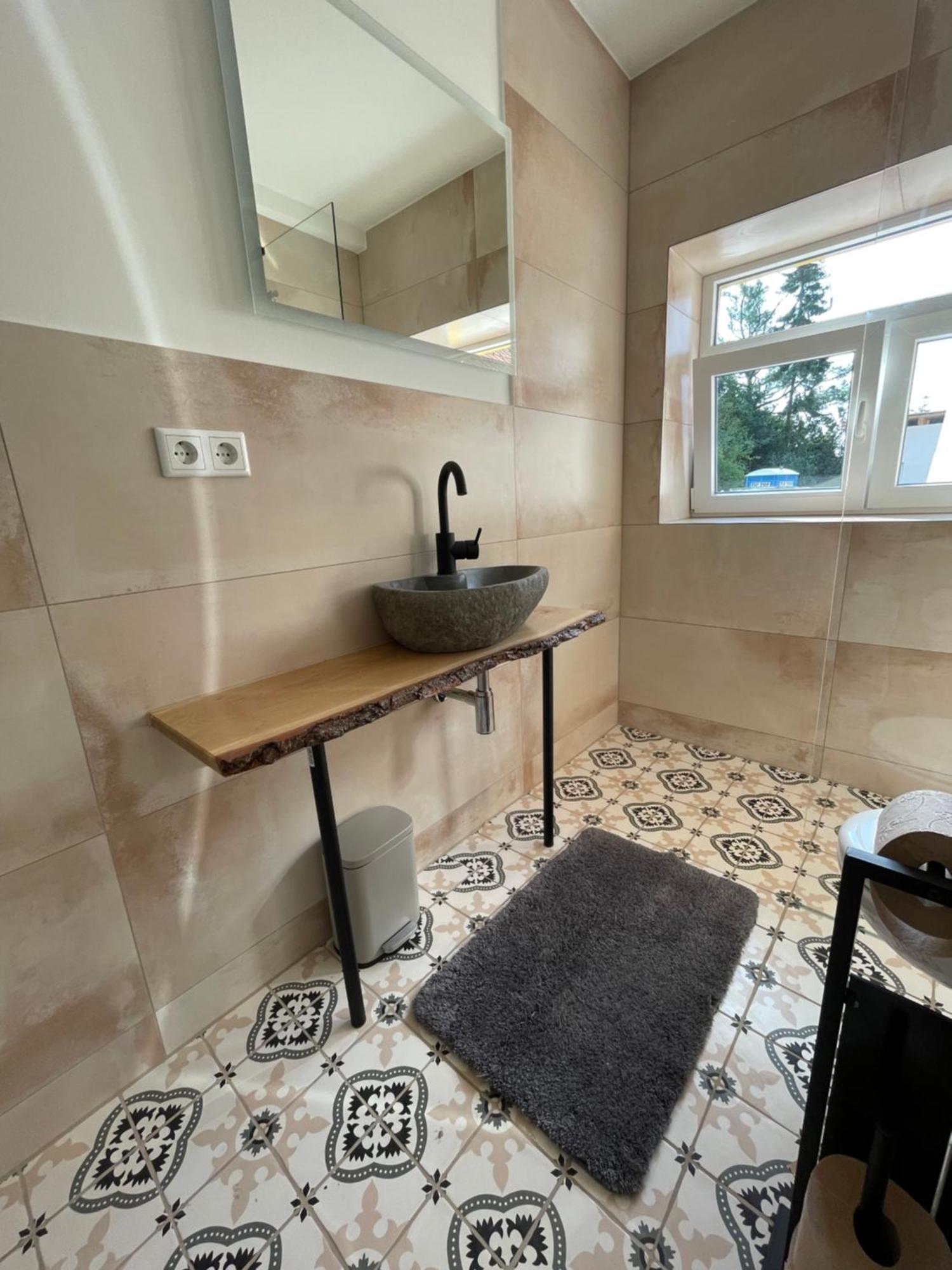 Appartement Mit 2 Schlafzimmern Und Terrasse Halle  Buitenkant foto